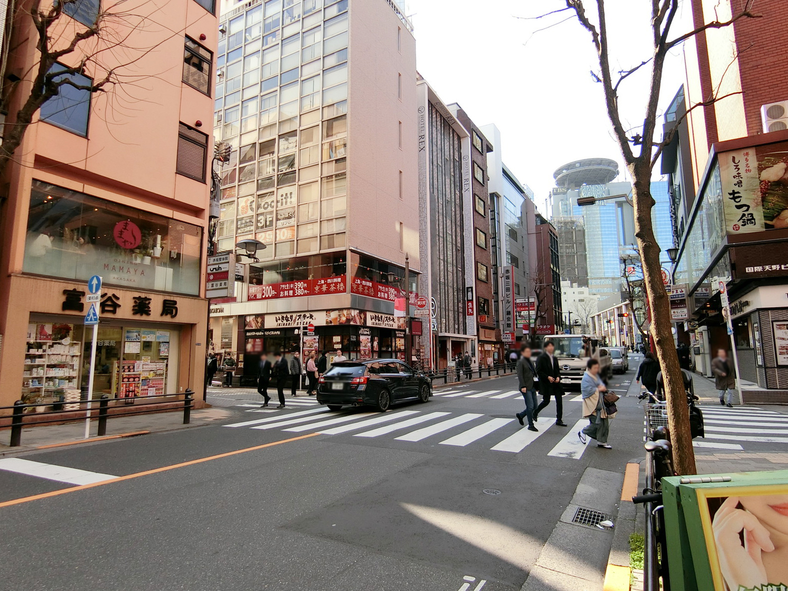 セントラル赤坂ビル前面の通り