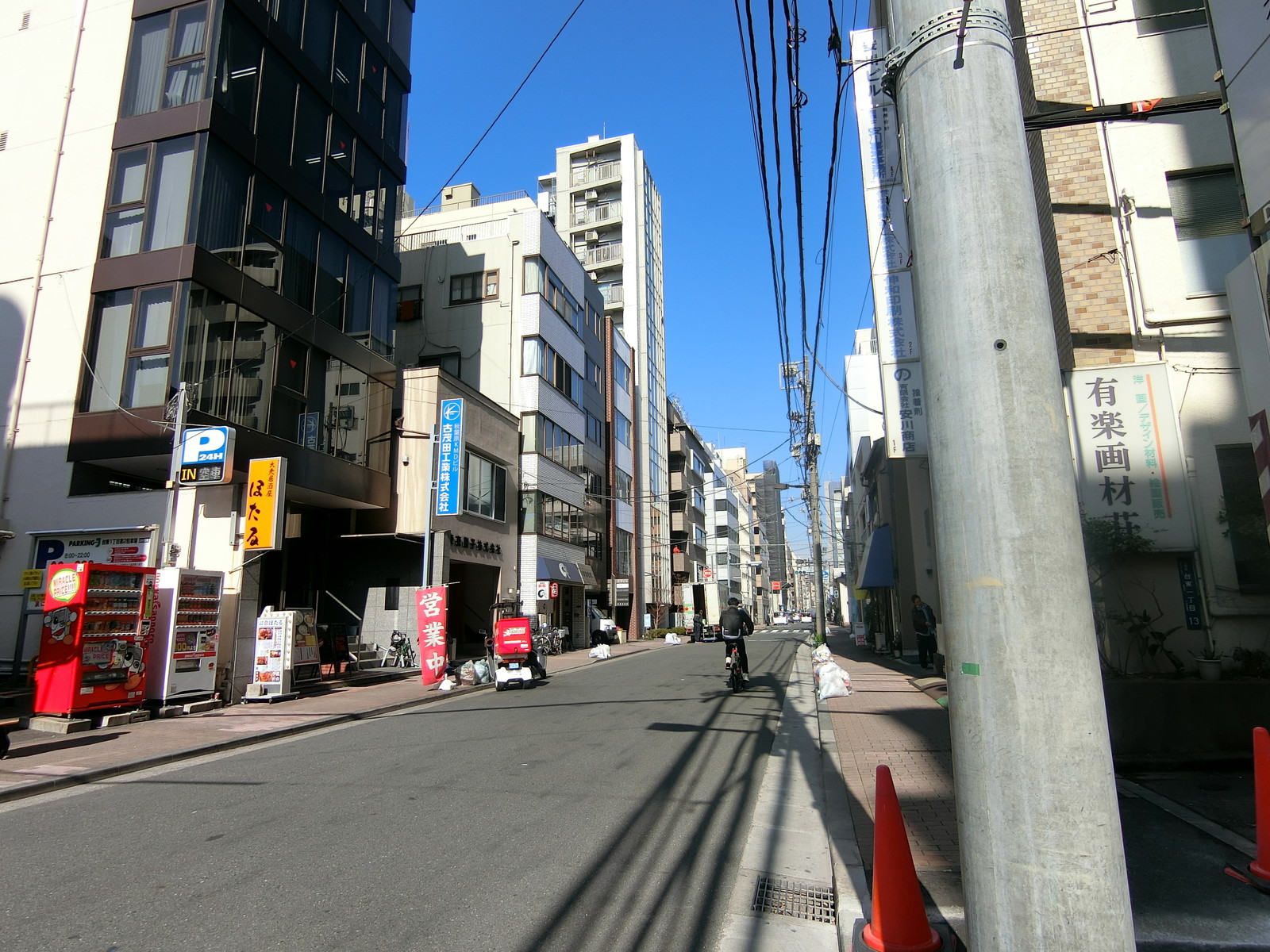 小守ビル前面の通り
