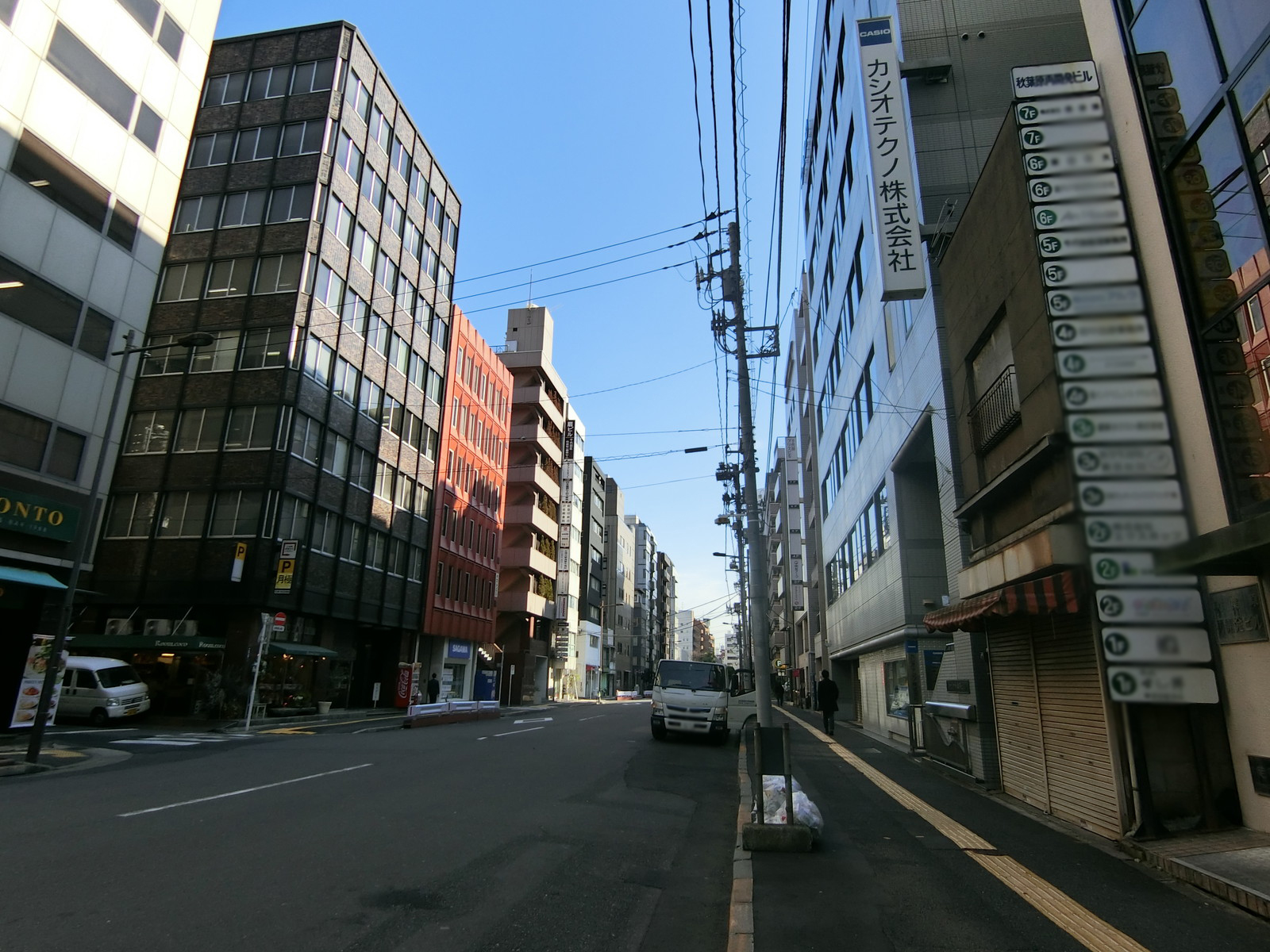 周辺のオフィス街の様子