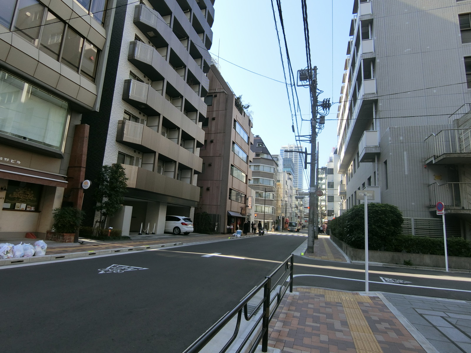東光ビル前面の通り