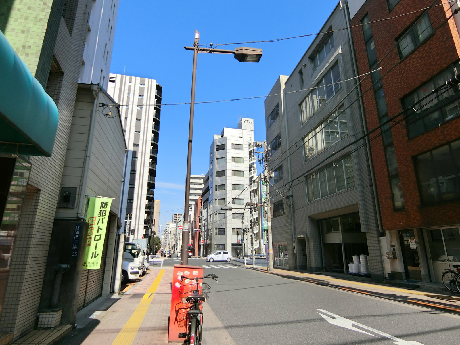 幸保第3ビル前面の通り