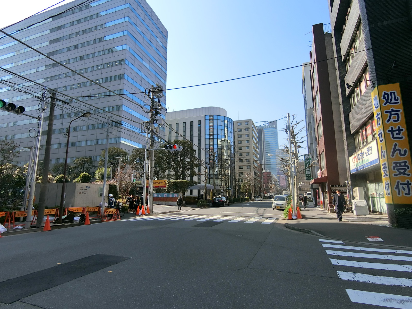 BKビル前面の通り