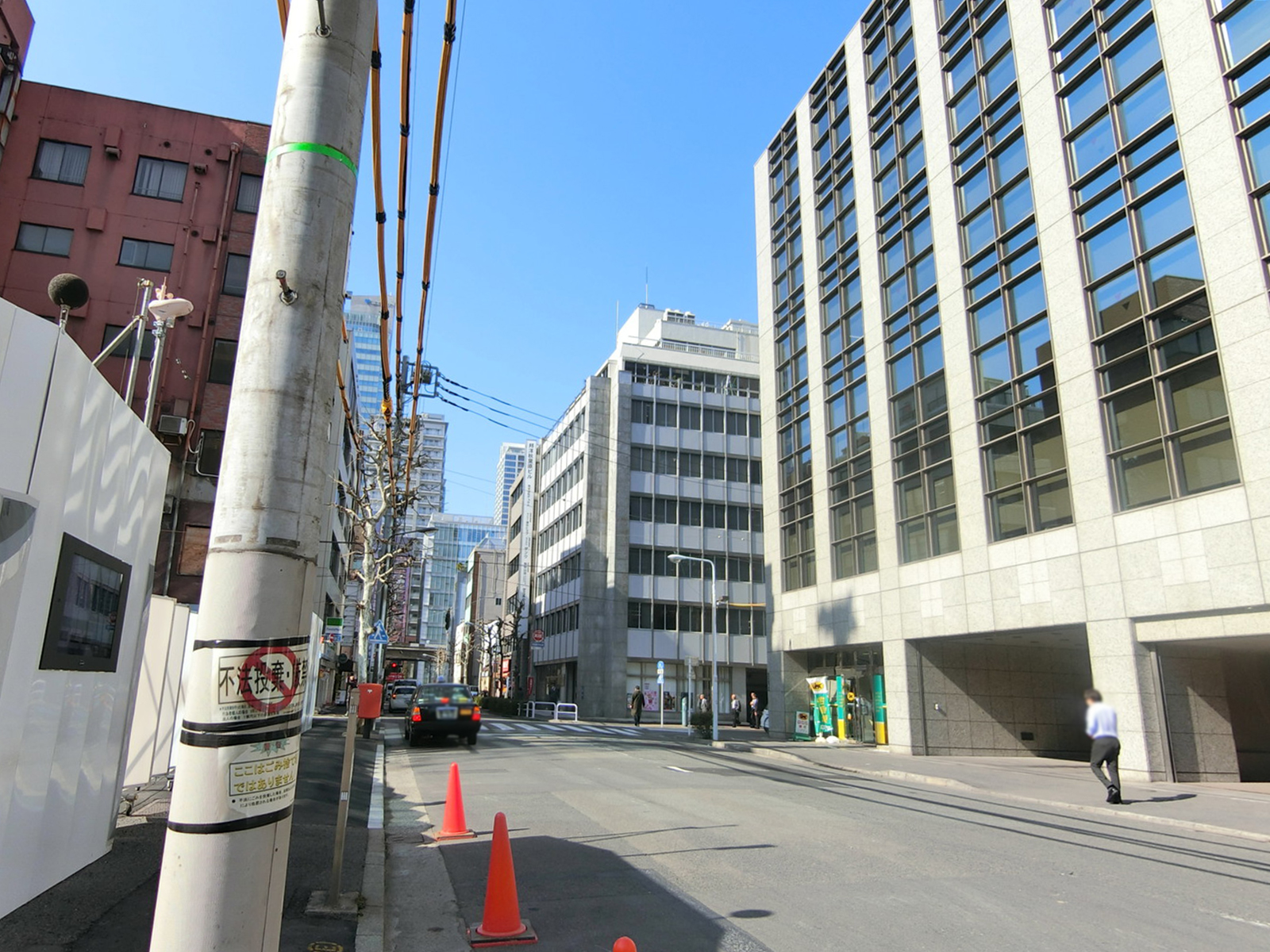 タカラビル前面の通り