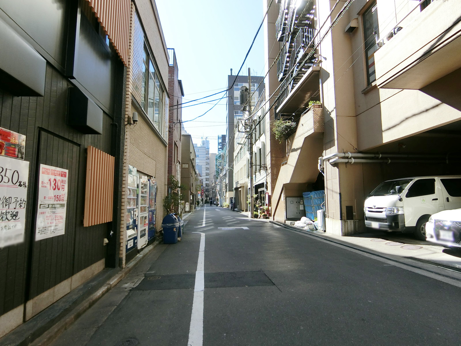 植松第1ビル前面の通り