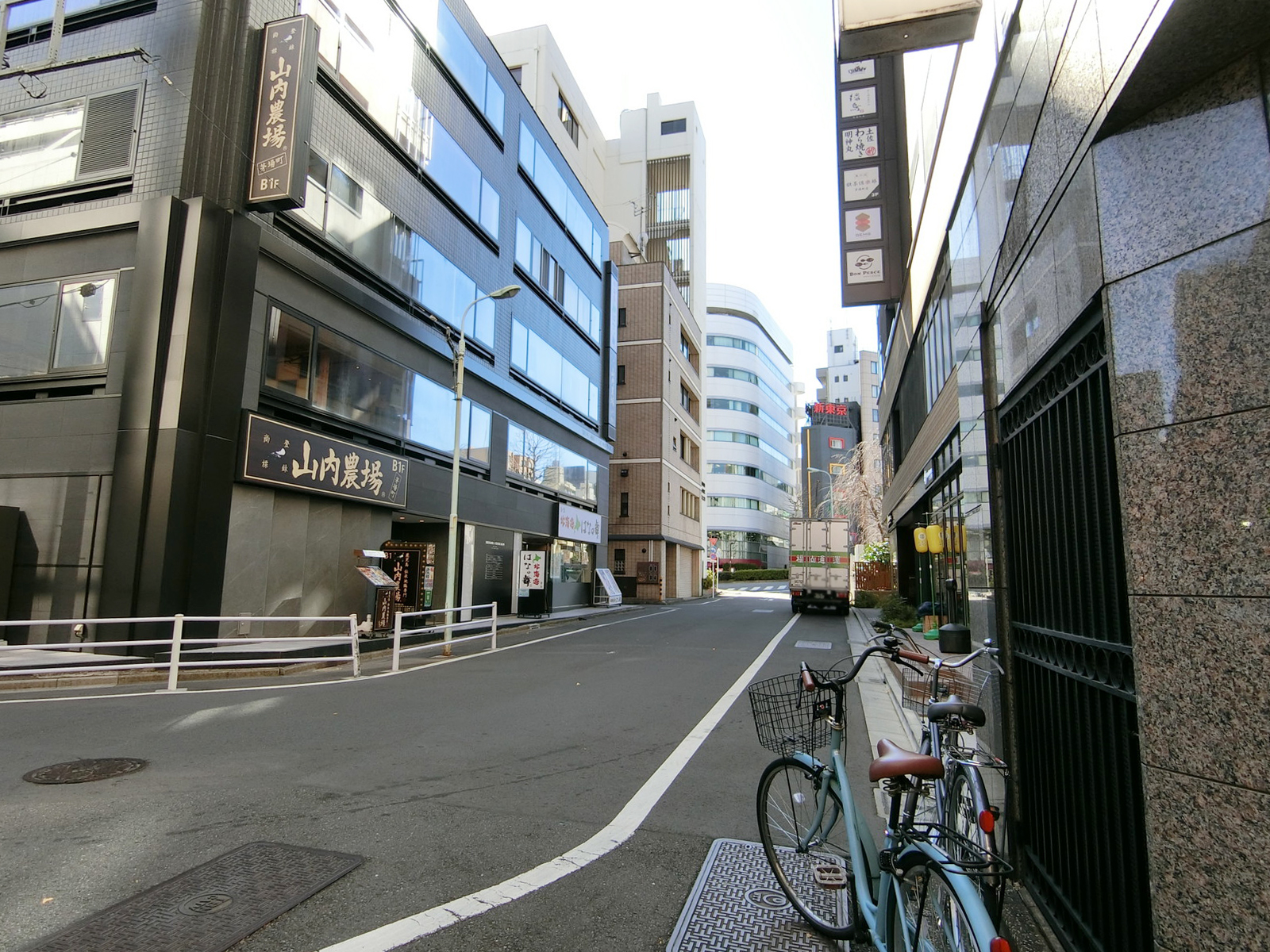 リバーサイド茅場町前面の通り