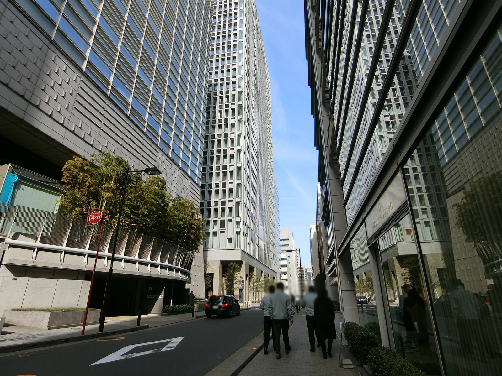 兼松ビルディング別館前面の通り
