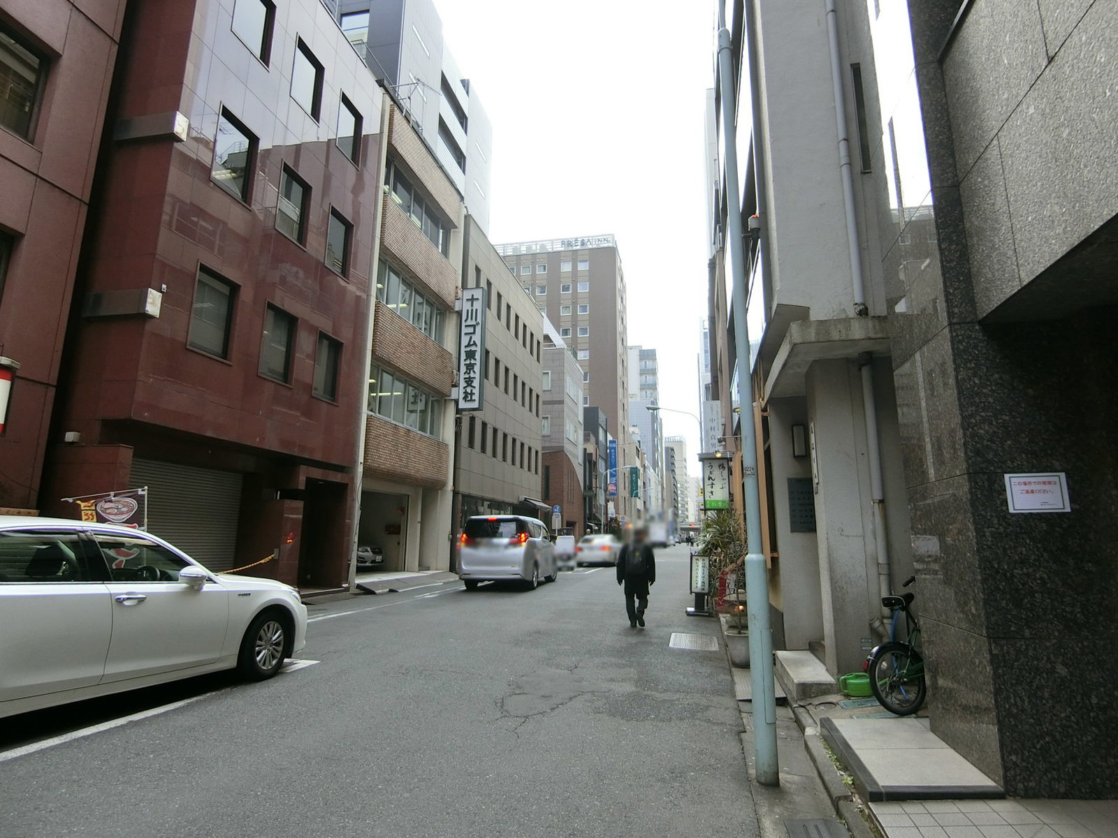 京橋吟雅堂ビル前面の通り