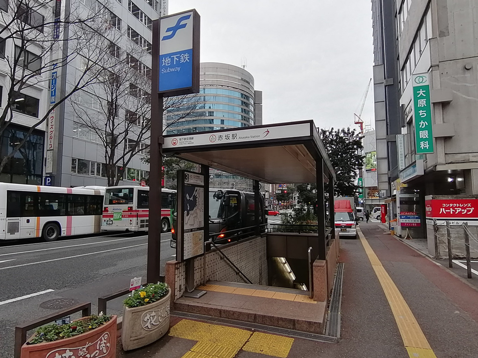 最寄りの「赤坂駅」