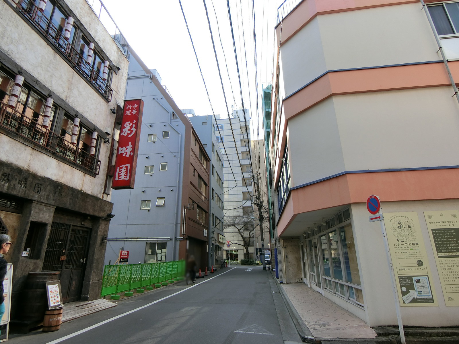 坂本ビル前面の通り