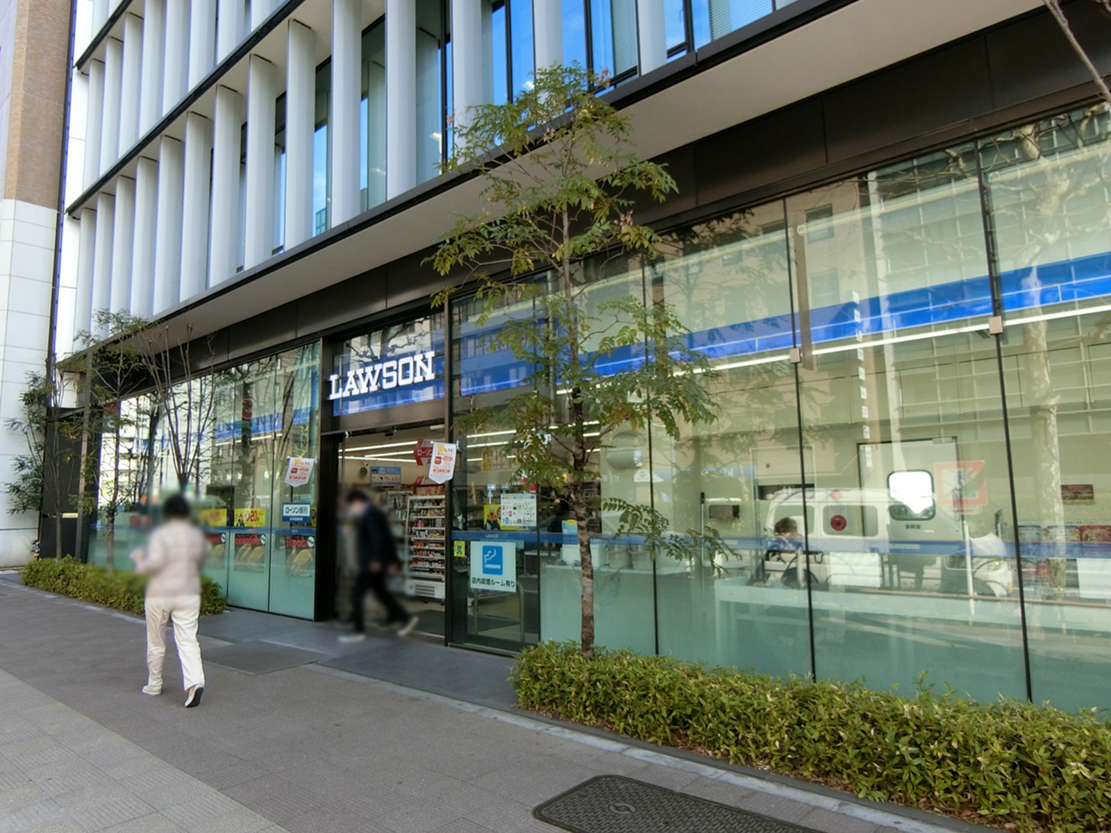 徒歩1分のローソン 日本橋茅場町店