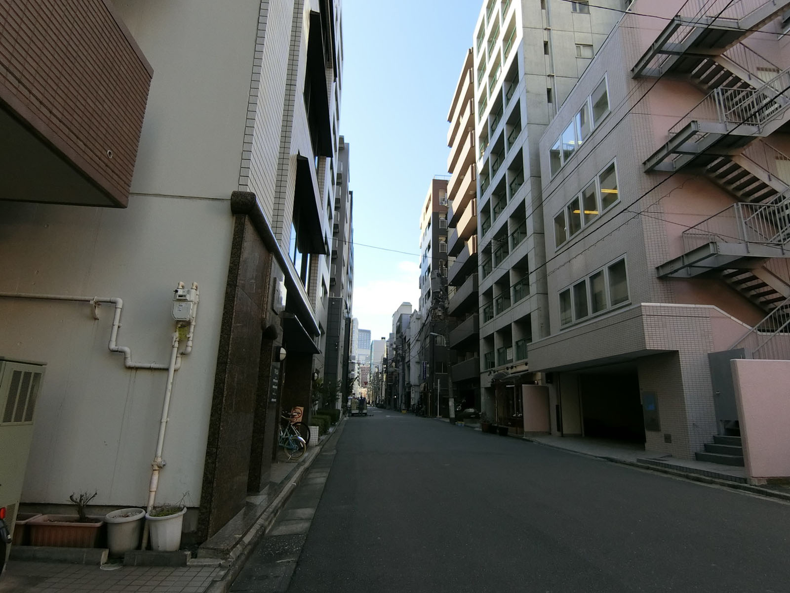 富沢町THビル前面の通り