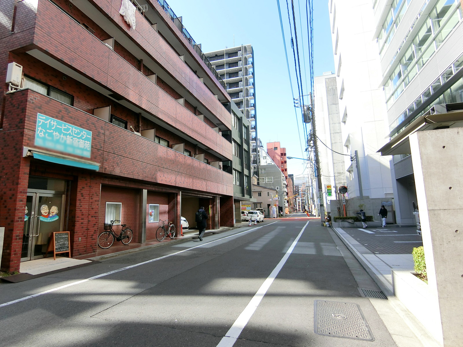 新宿村田ビル前面の通り