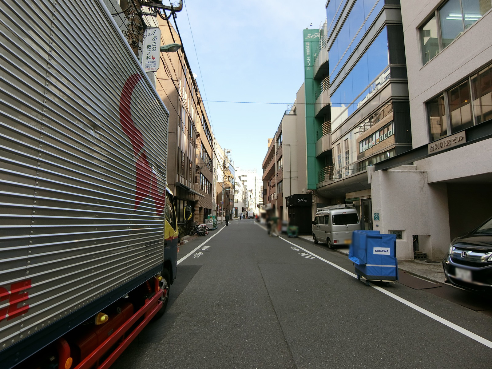 本間ビル前面の通り