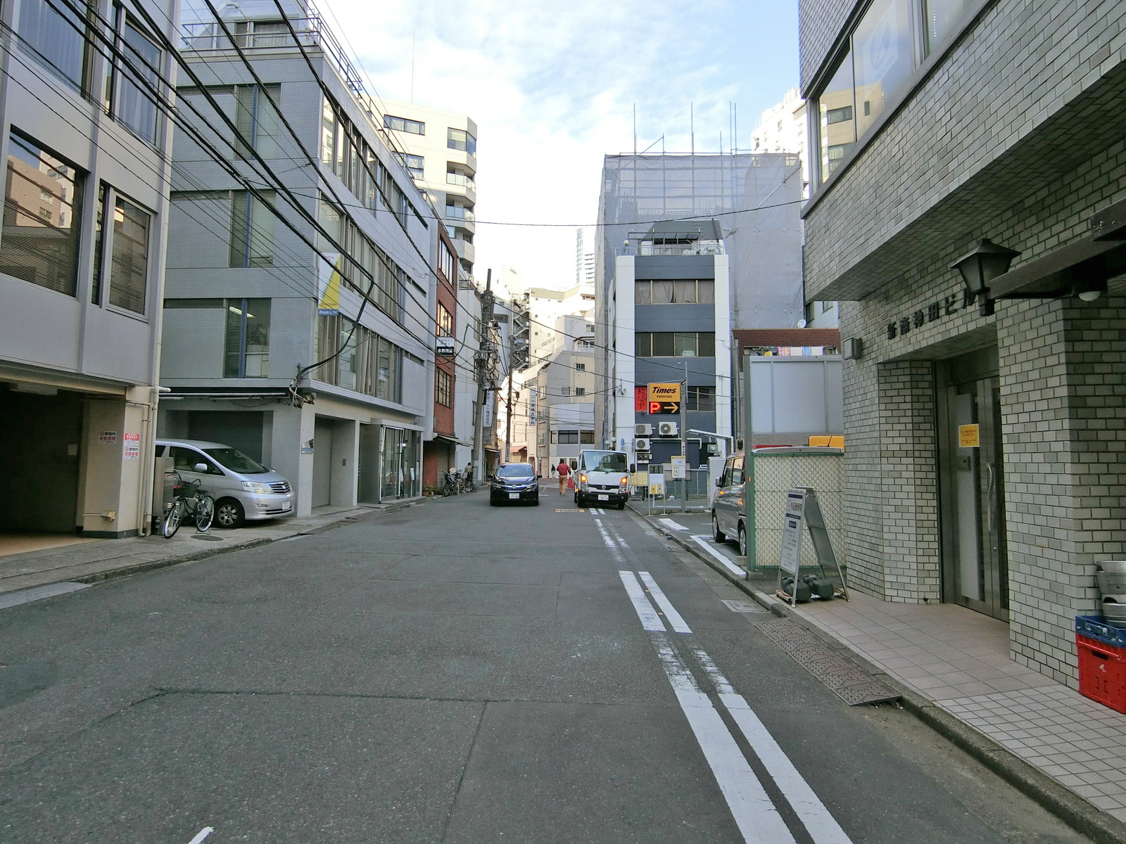 新商神田ビル前面の通り