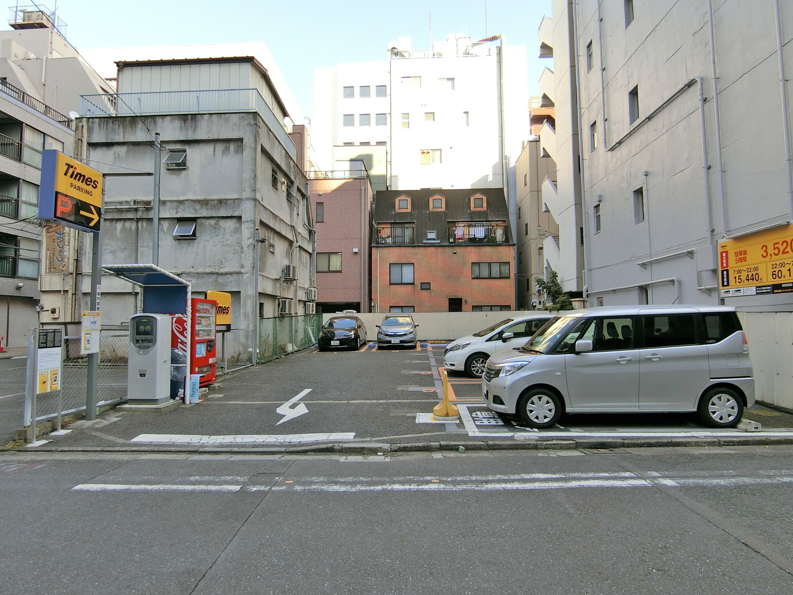 隣のコインパーキング