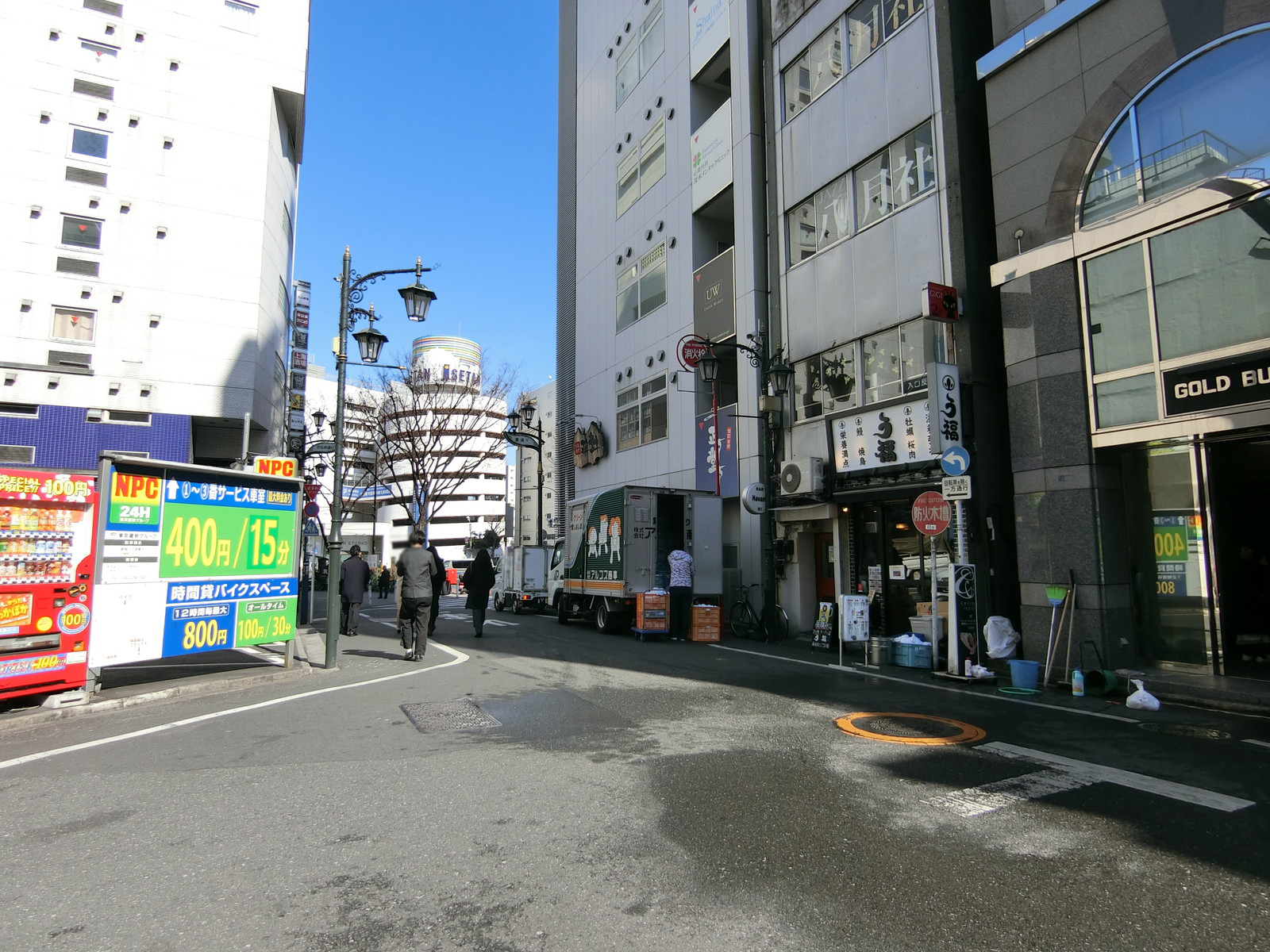 高盛ビル前面の通り