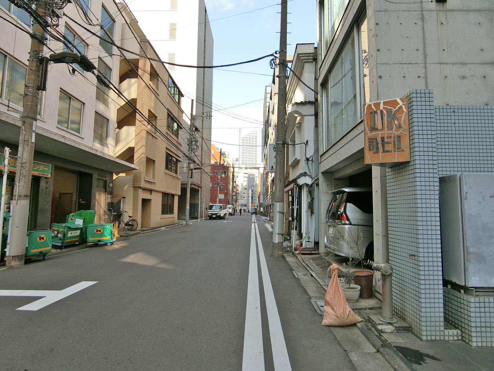 OK司ビル前面の通り