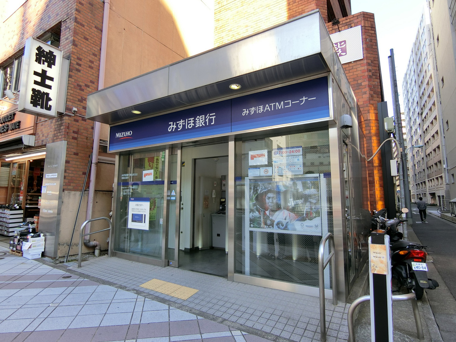 付近のみずほ銀行ATM 堀留出張所