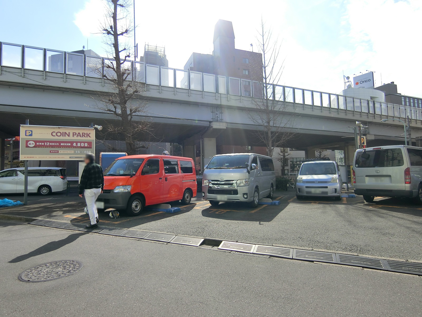 ビル前のコインパーキング