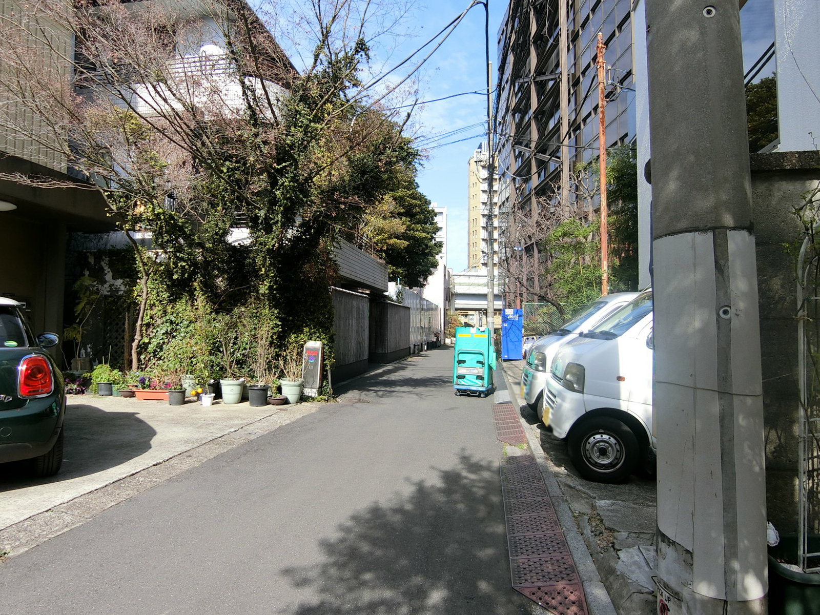 URG西麻布前面の通り