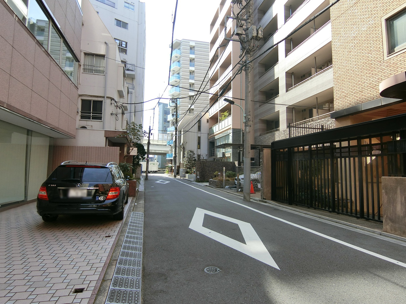 グランディール南青山 前面の通り