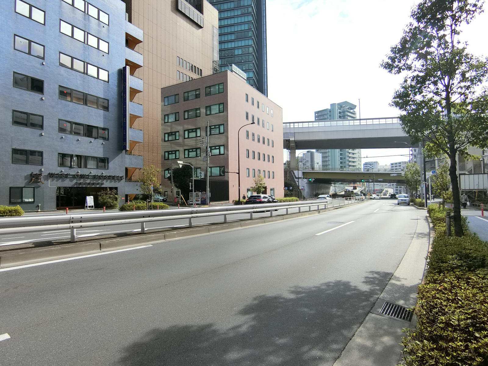 前面の山手通り