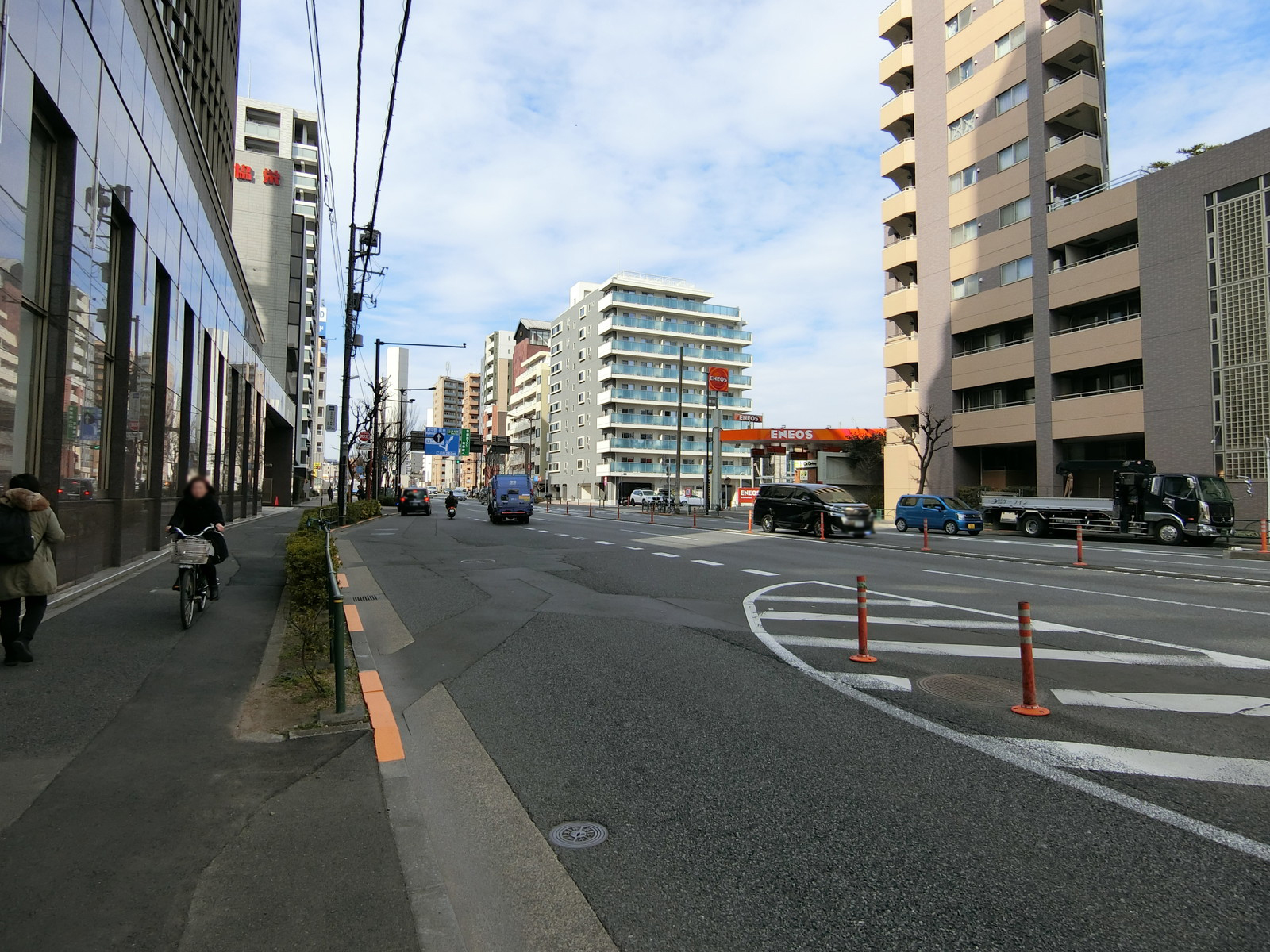 前面の山手通り