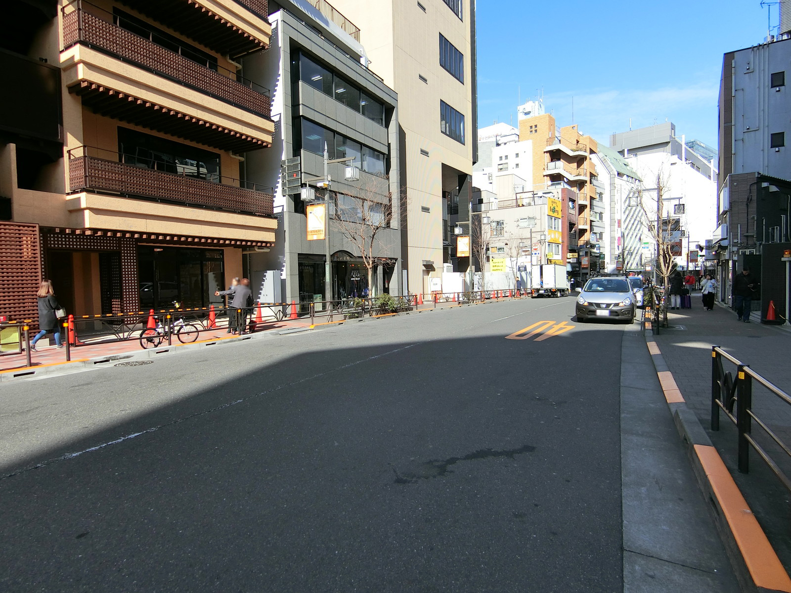 前面の松濤文化村ストリート