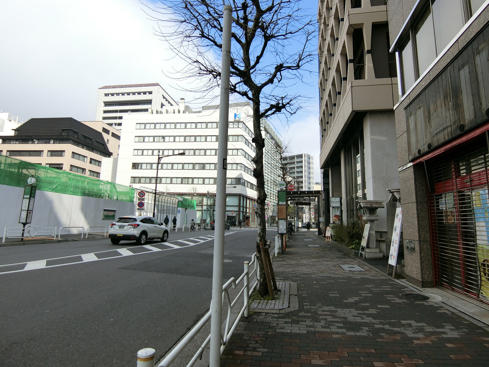 KKビル前面の通り