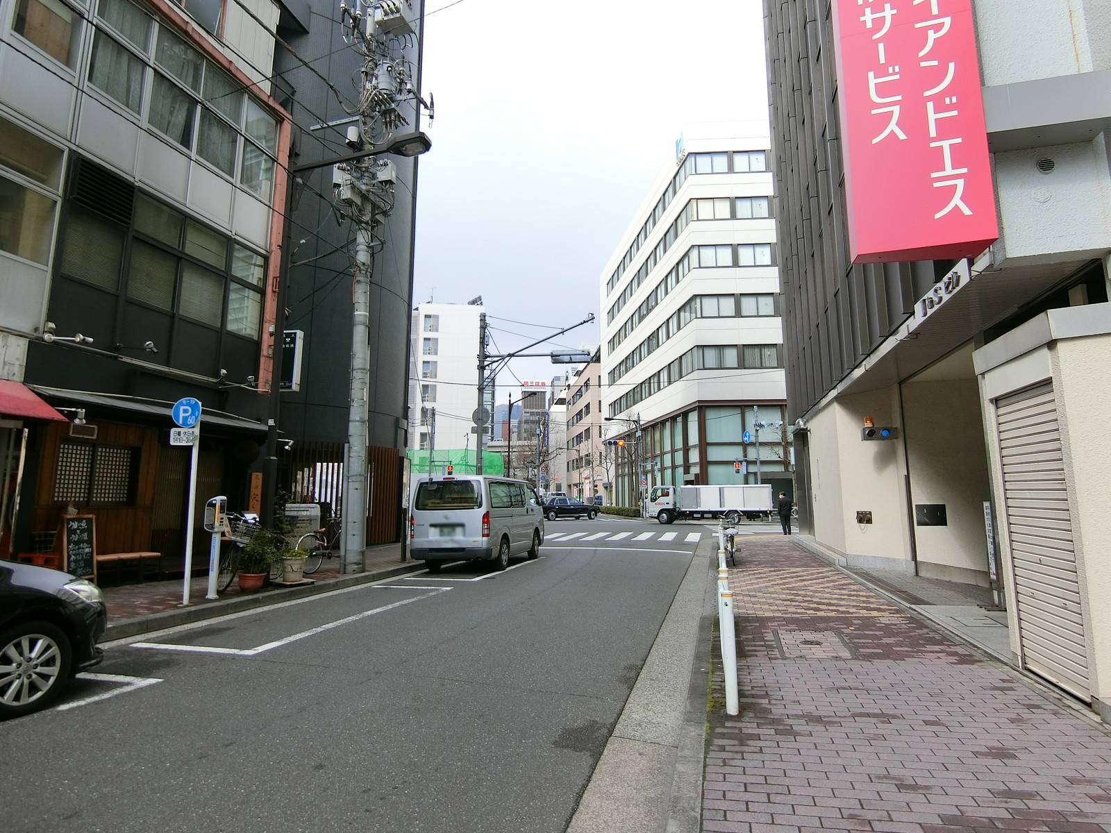 日本ビルディング3号館前面の通り