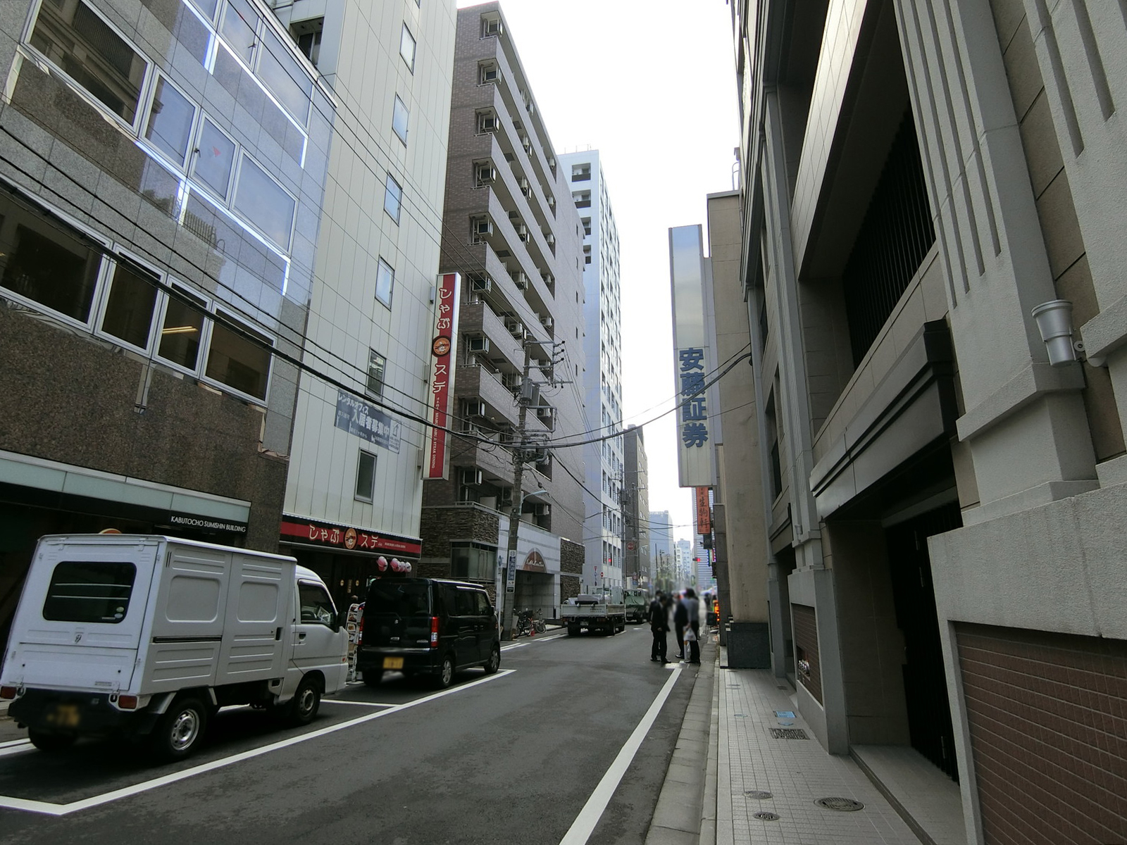 兜町住信ビル前面の通り