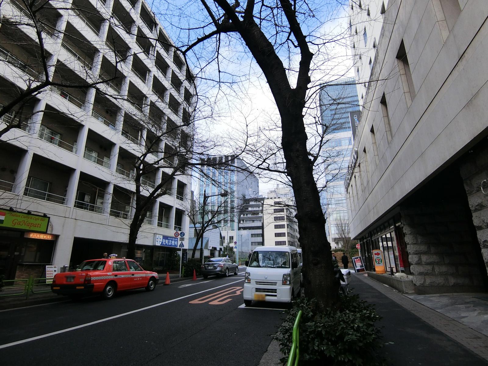 兜町MOCビル前面の通り