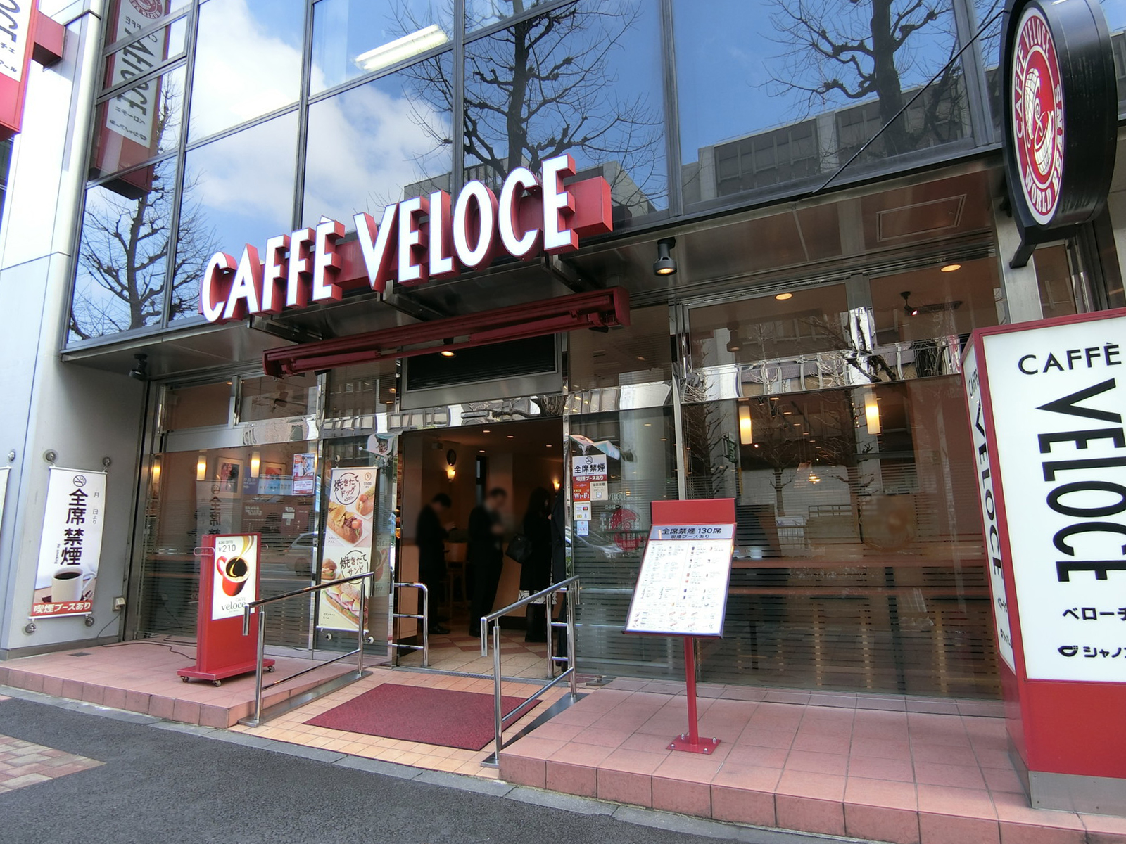 並びにあるカフェ・ベローチェ