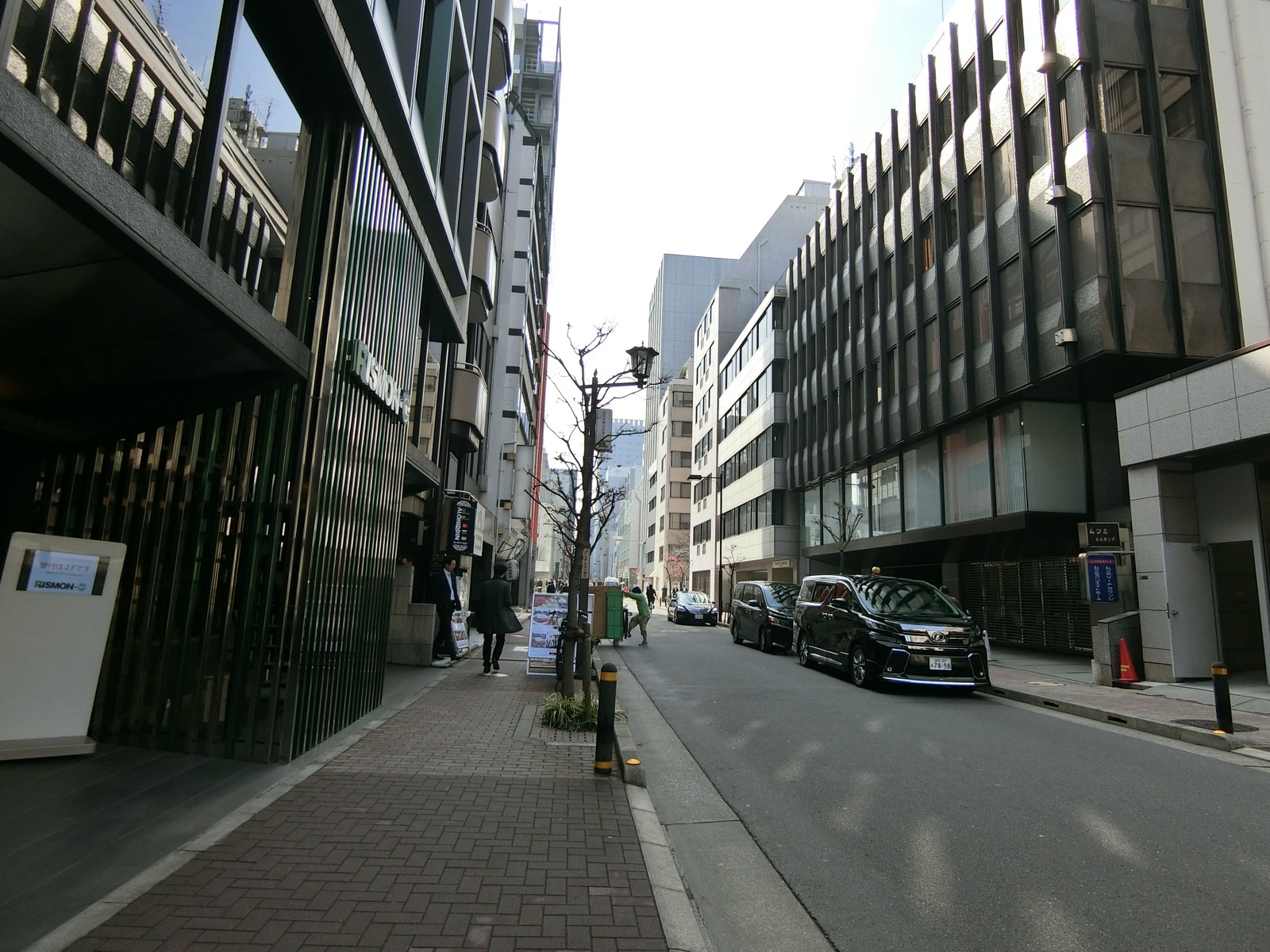 RMGビル前面の通り