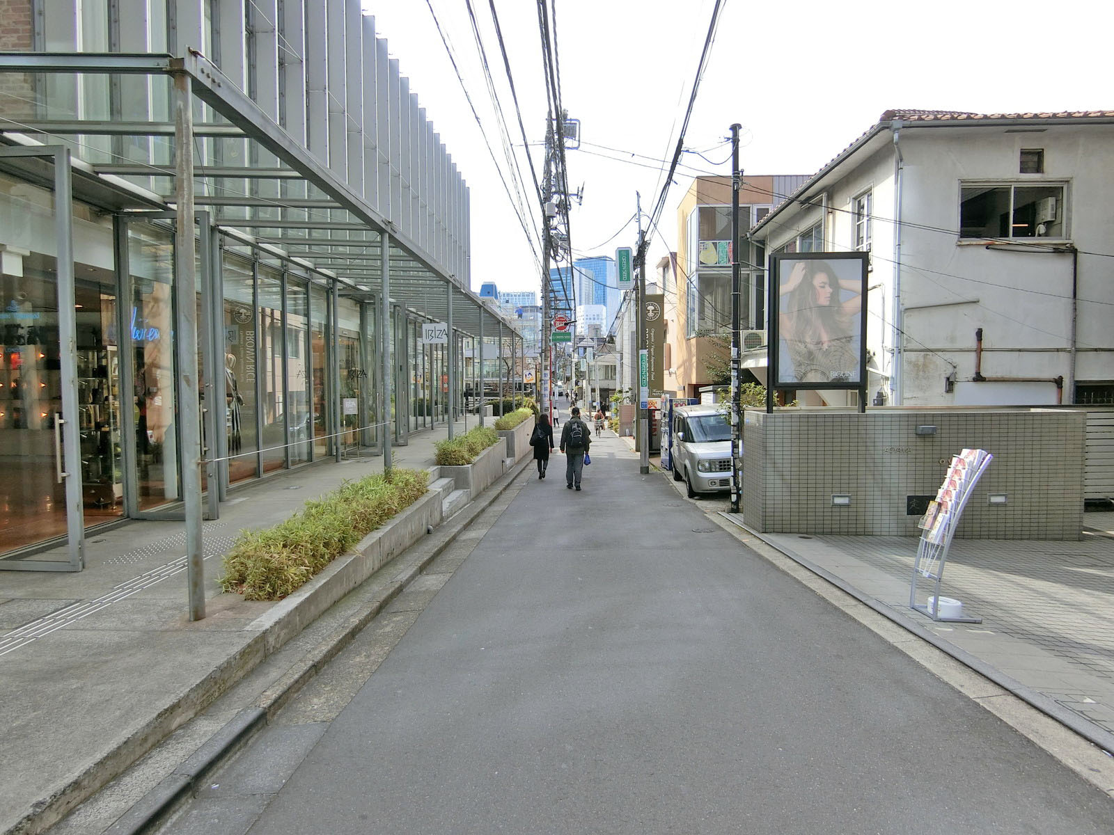 青山アロービル前面の通り