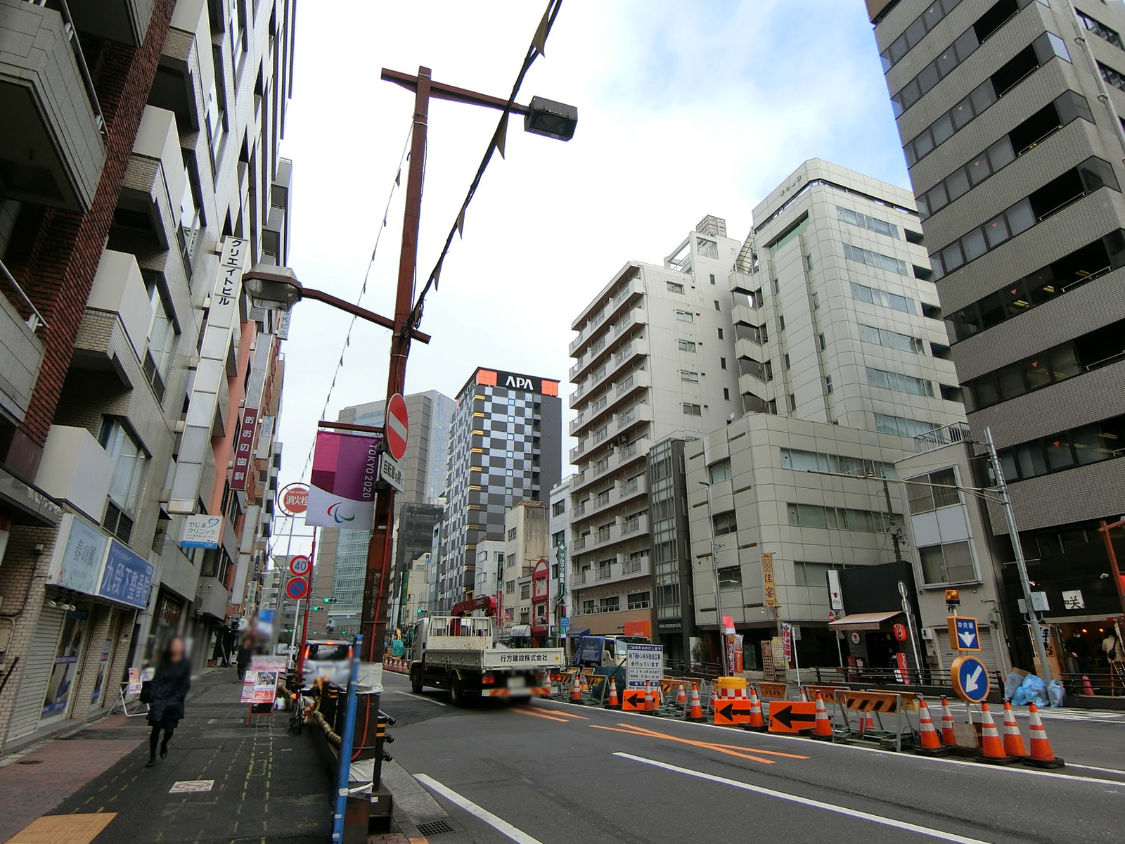 多幸ビル九段前面の目白通り
