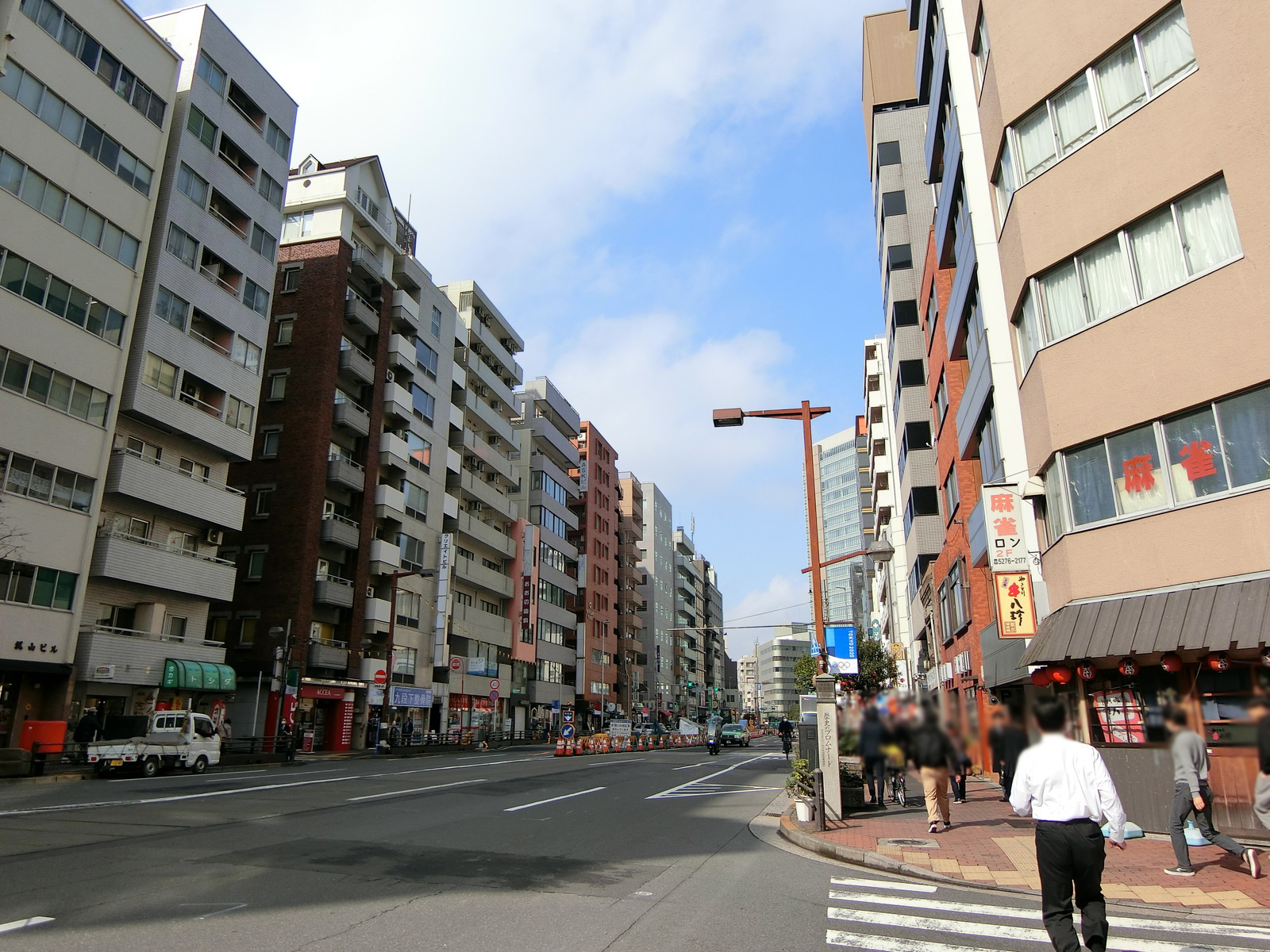 千代田ビル前面の目白通り