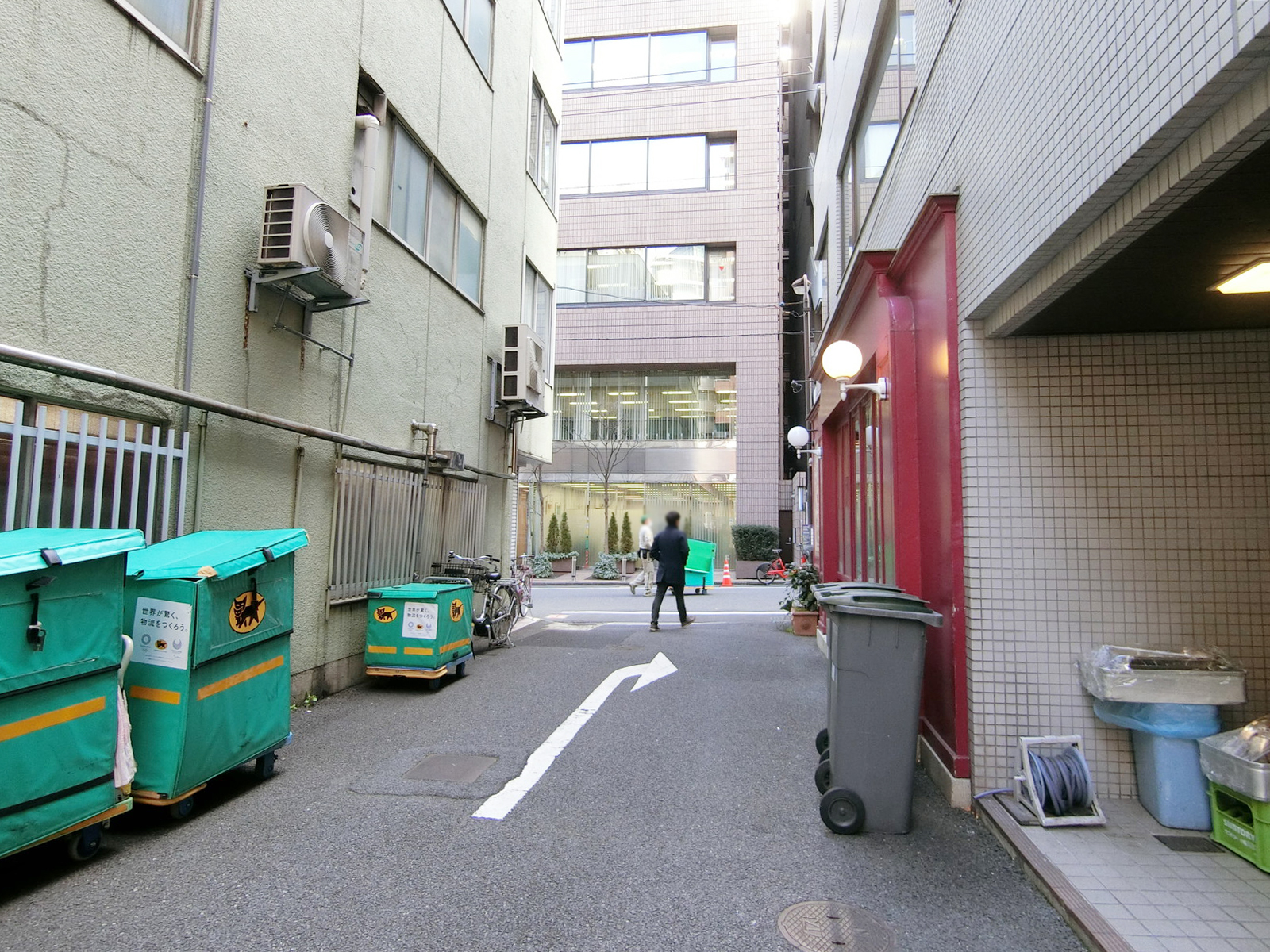 LT九段アークビル前面の通り