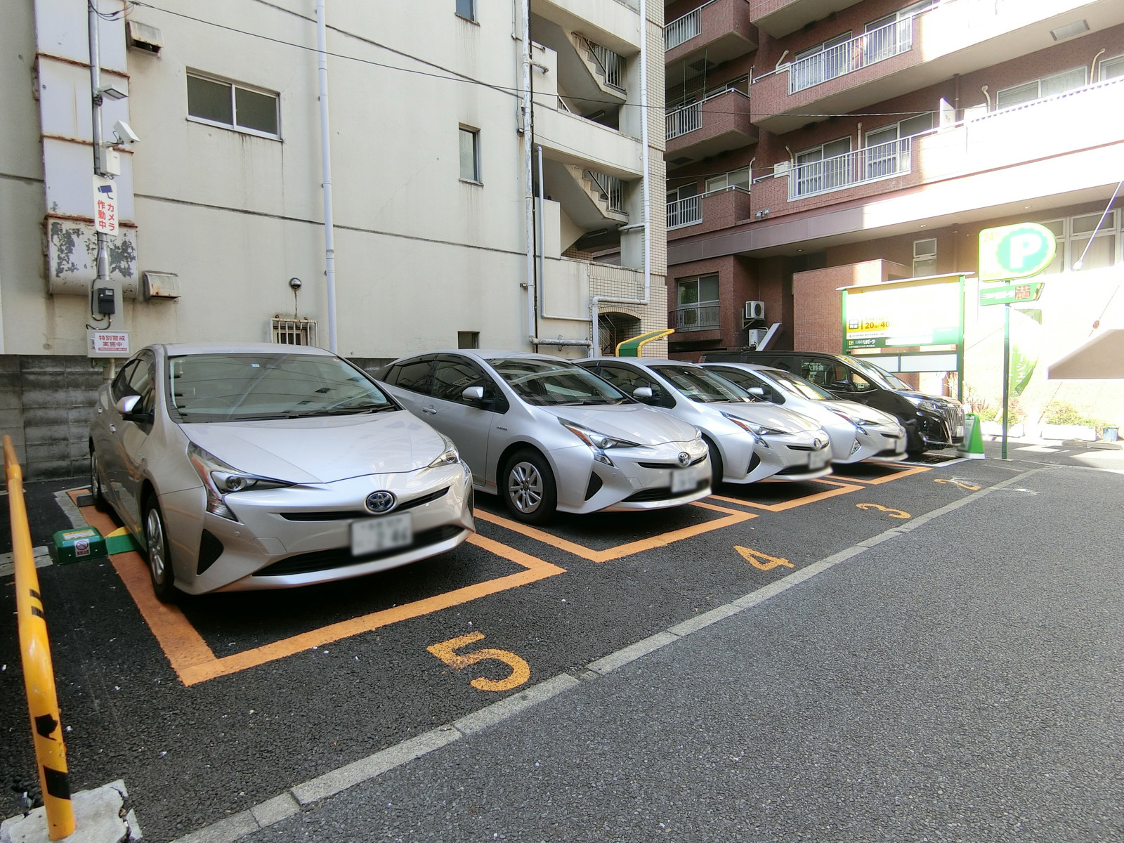 ビル裏のコインパーキング