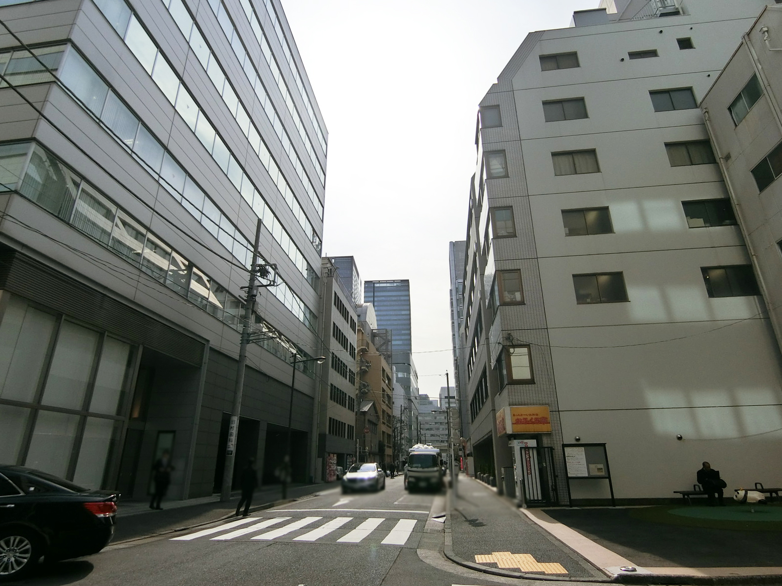 アシスト竹橋ビル前面の通り