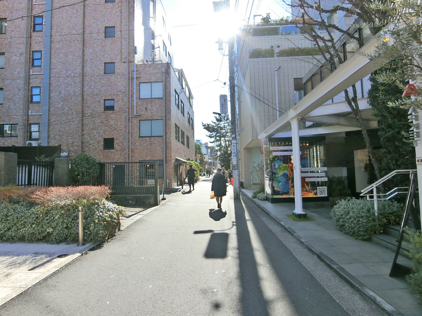 南青山三丁目ビル前面の通り