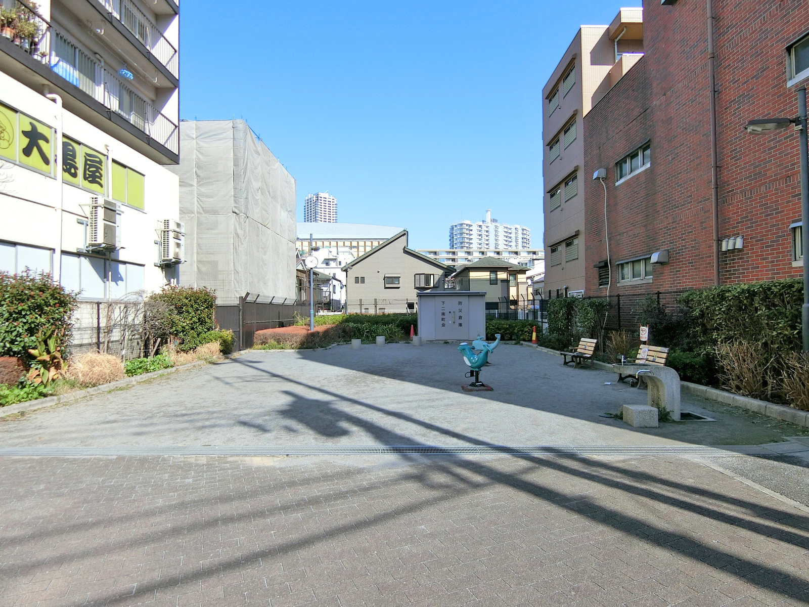 同じ並びの下二南街かど公園