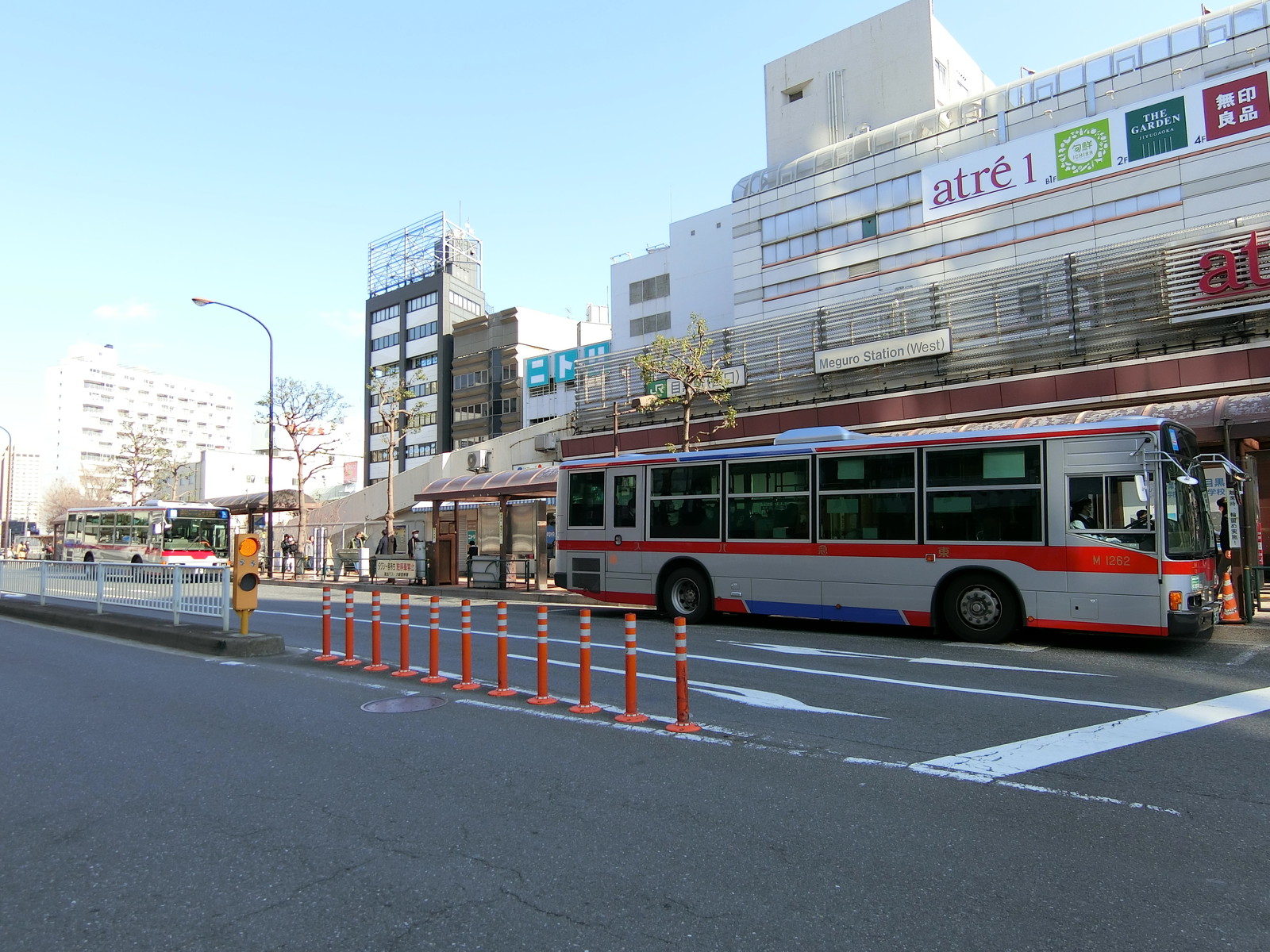 向かいのバスターミナル
