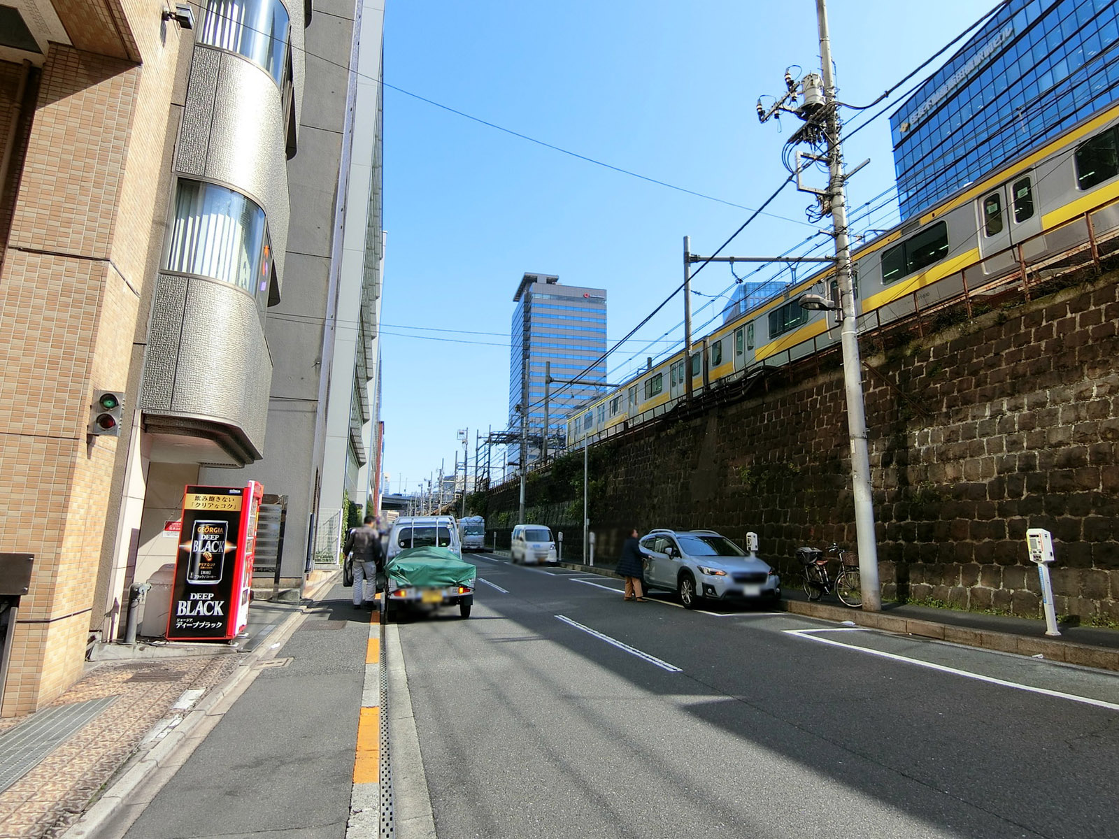 SPビル前面の通り