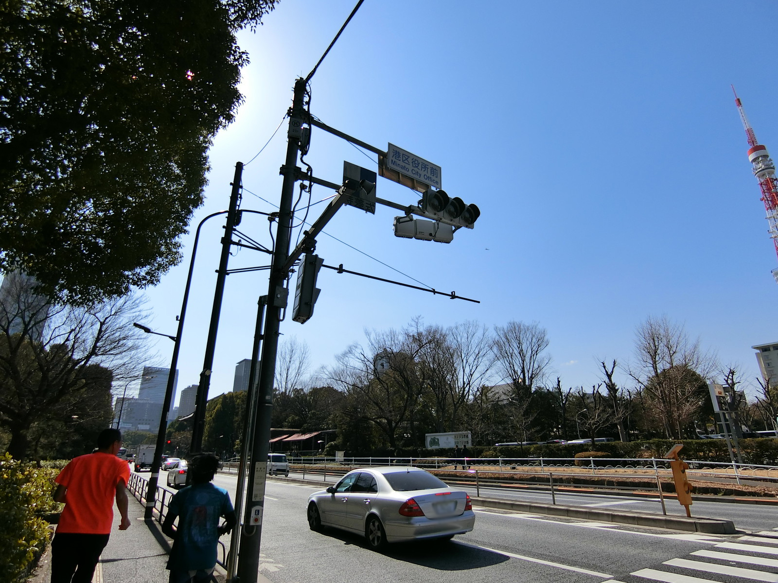 付近の港区役所前交差点