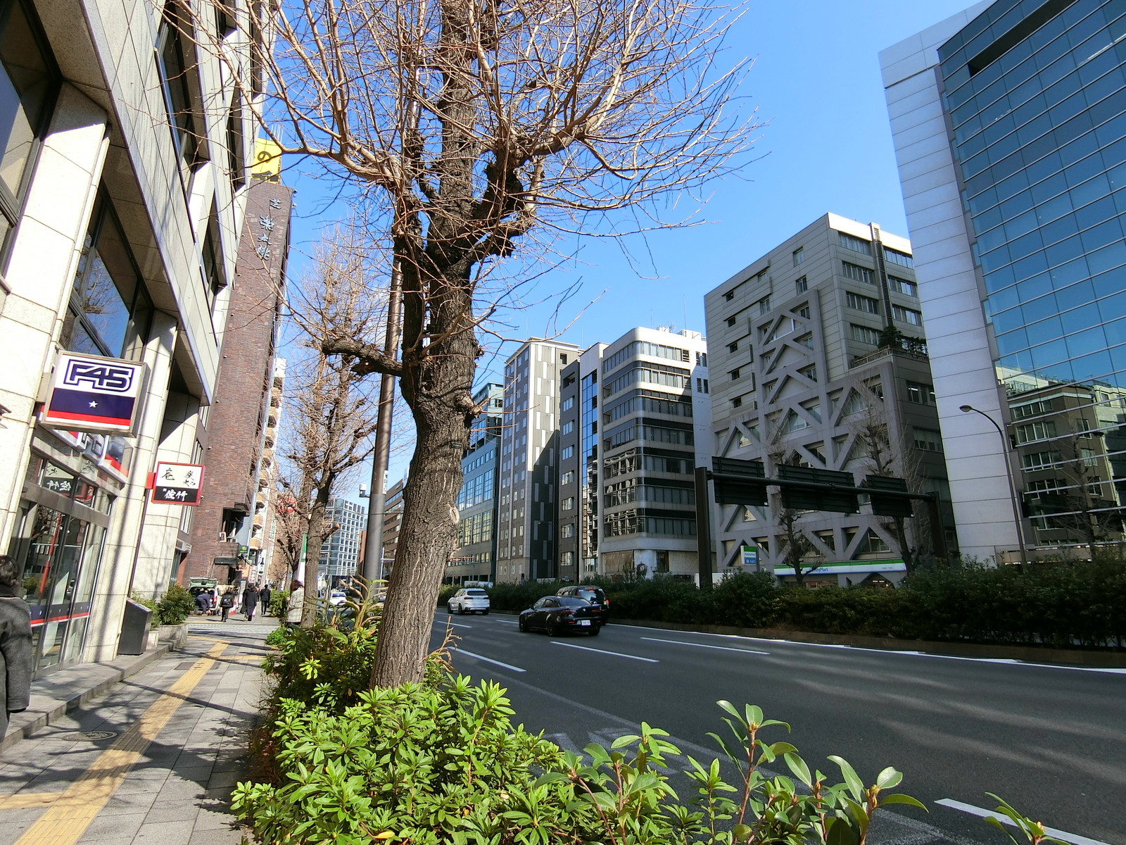 芝大門116ビル前面の通り