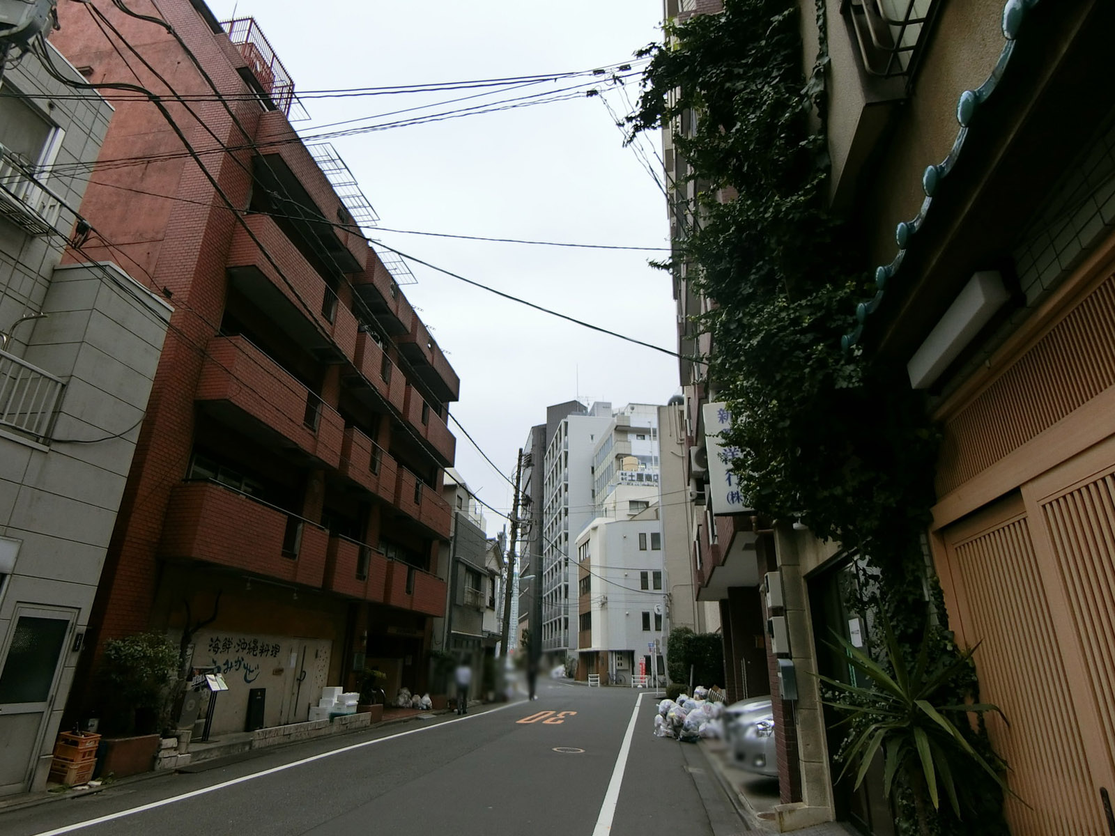 東海ビル前面の通り