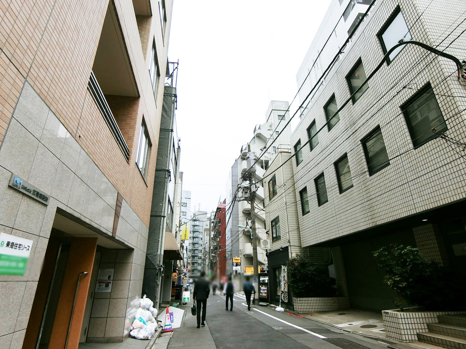 金子ビル前面の通り