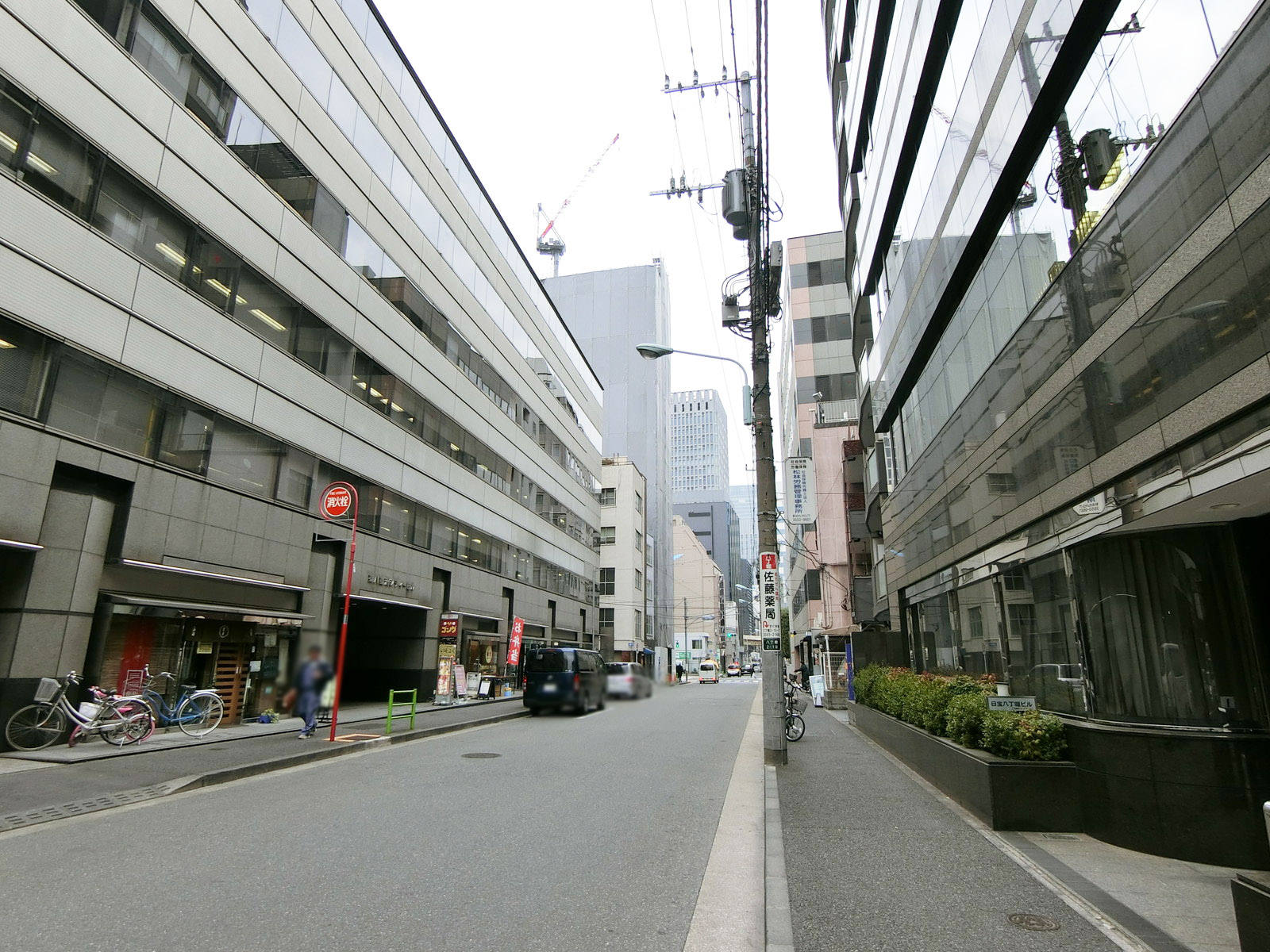 ヤサカ八丁堀ビル前面の通り