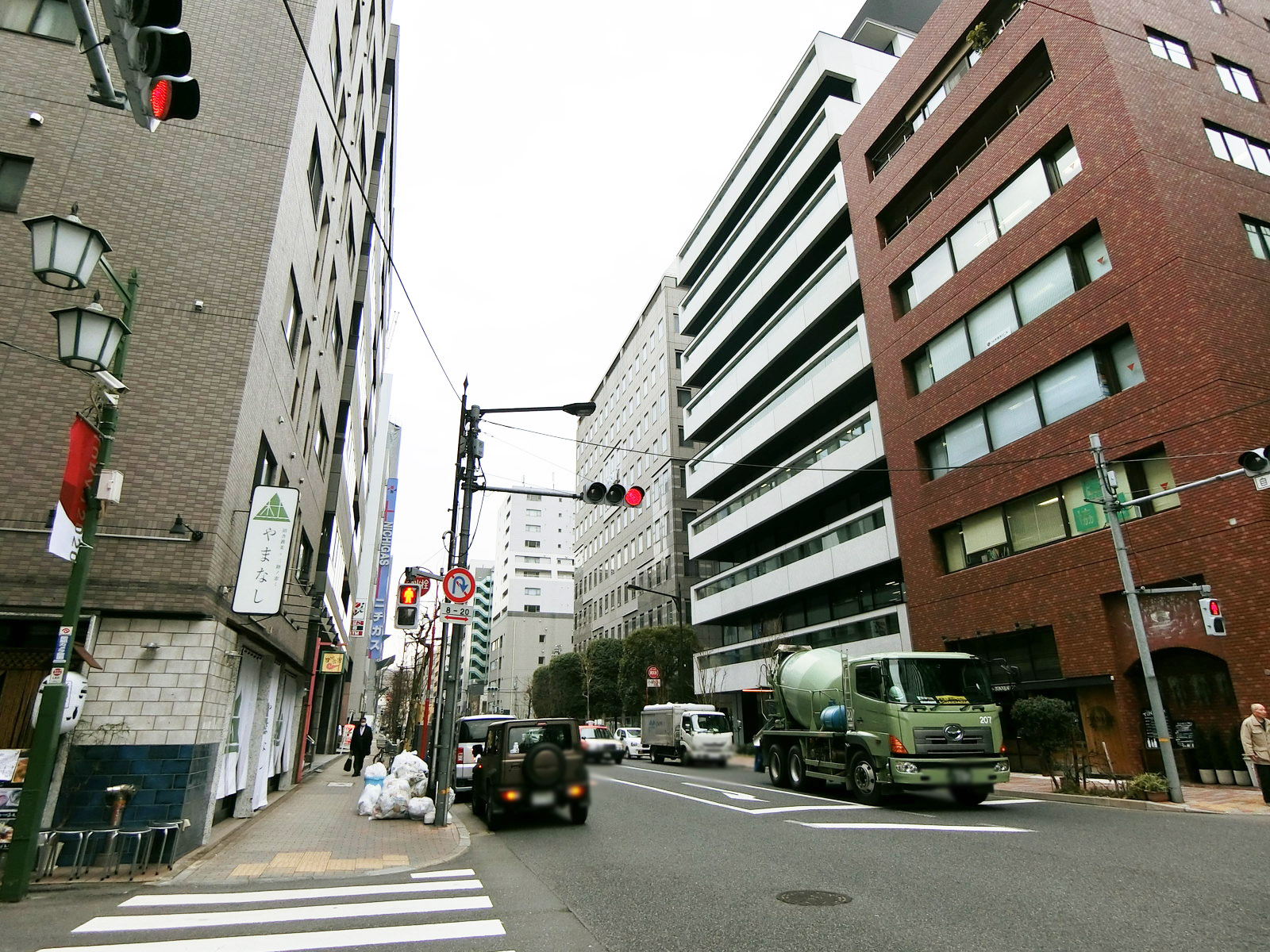 MC八丁堀ビル前面の平成通り